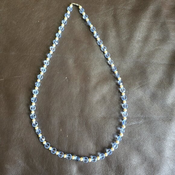 Vintage crystal & (faux i think?) pearl neacklace. - Picture 3 of 6